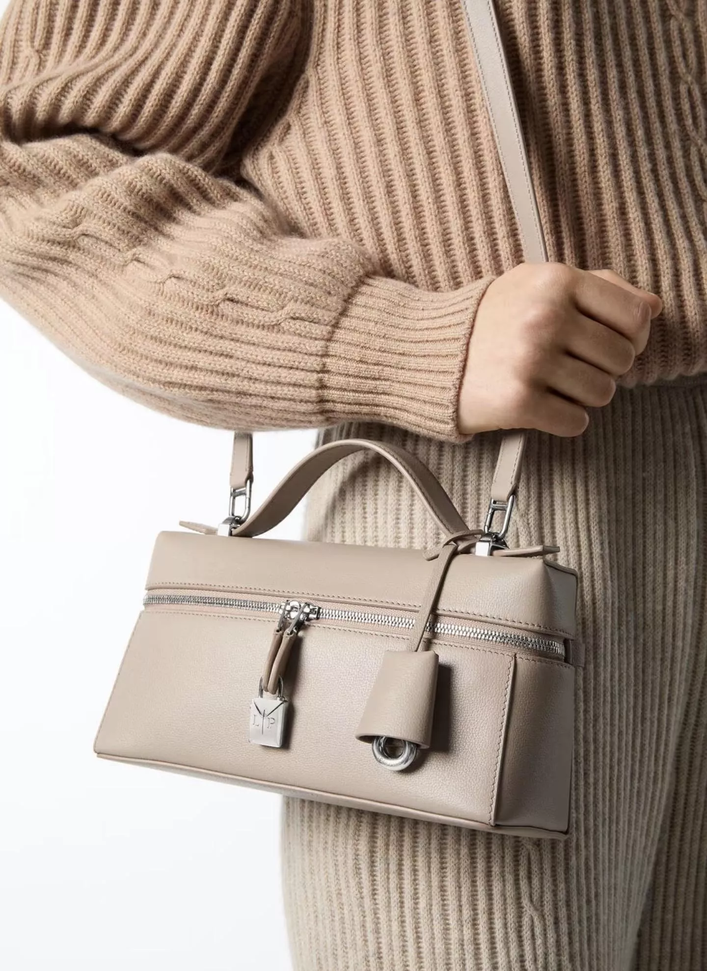 Loro Piana Extra Bag L23 手袋 荔枝紋暖乳香色 Saddle Leather（23×12cm）