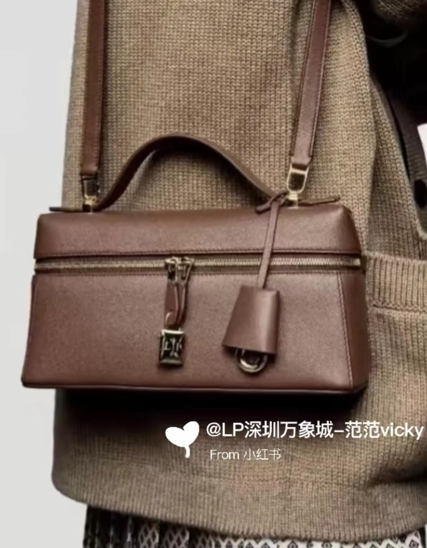 Loro Piana Extra Bag L23 手袋 荔枝紋焦棕色 Saddle Leather（23×12cm）