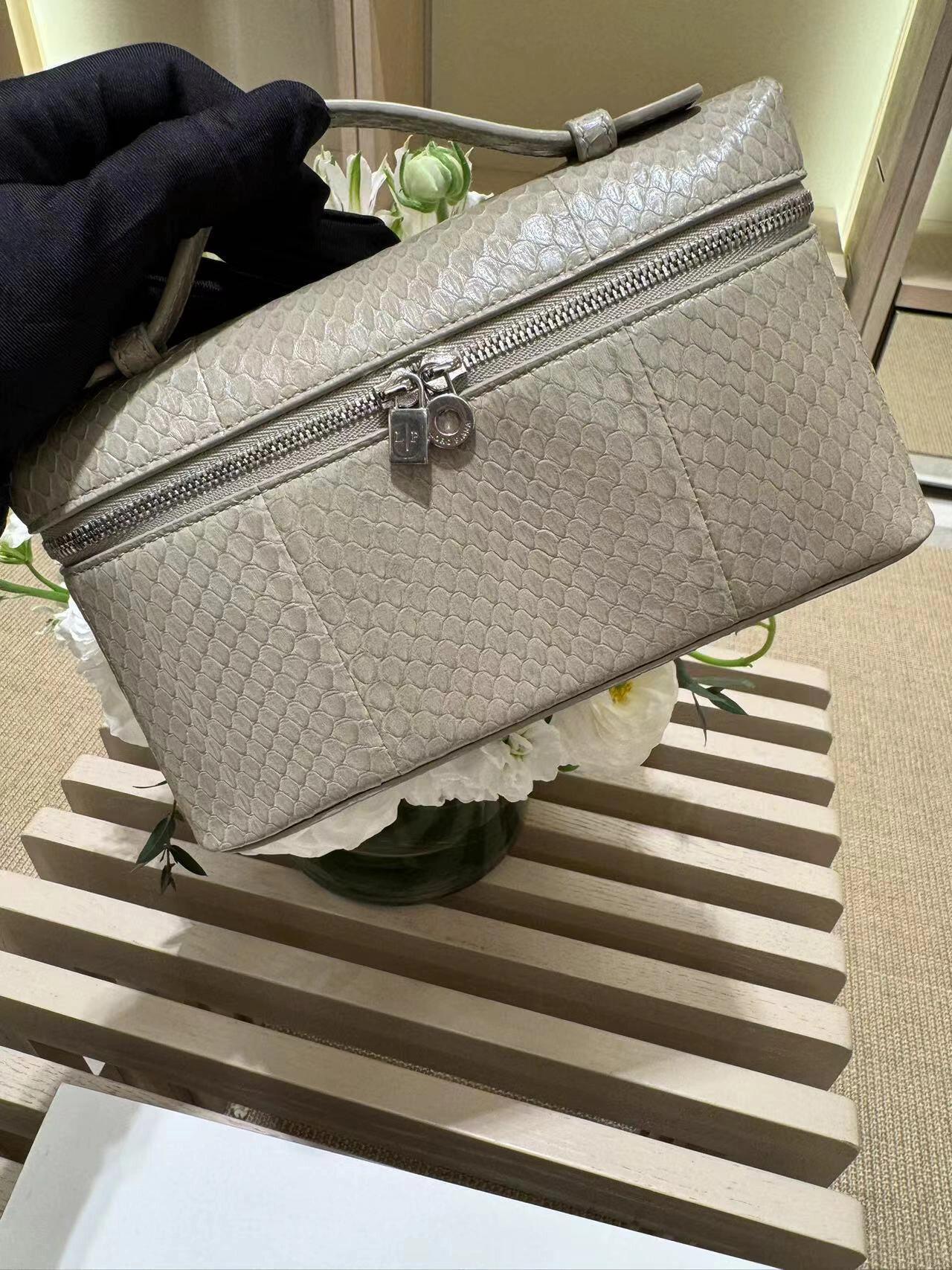 Loro Piana Extra Pocket L19 手袋｜香檳銀水蛇皮奢華限定款（19×11