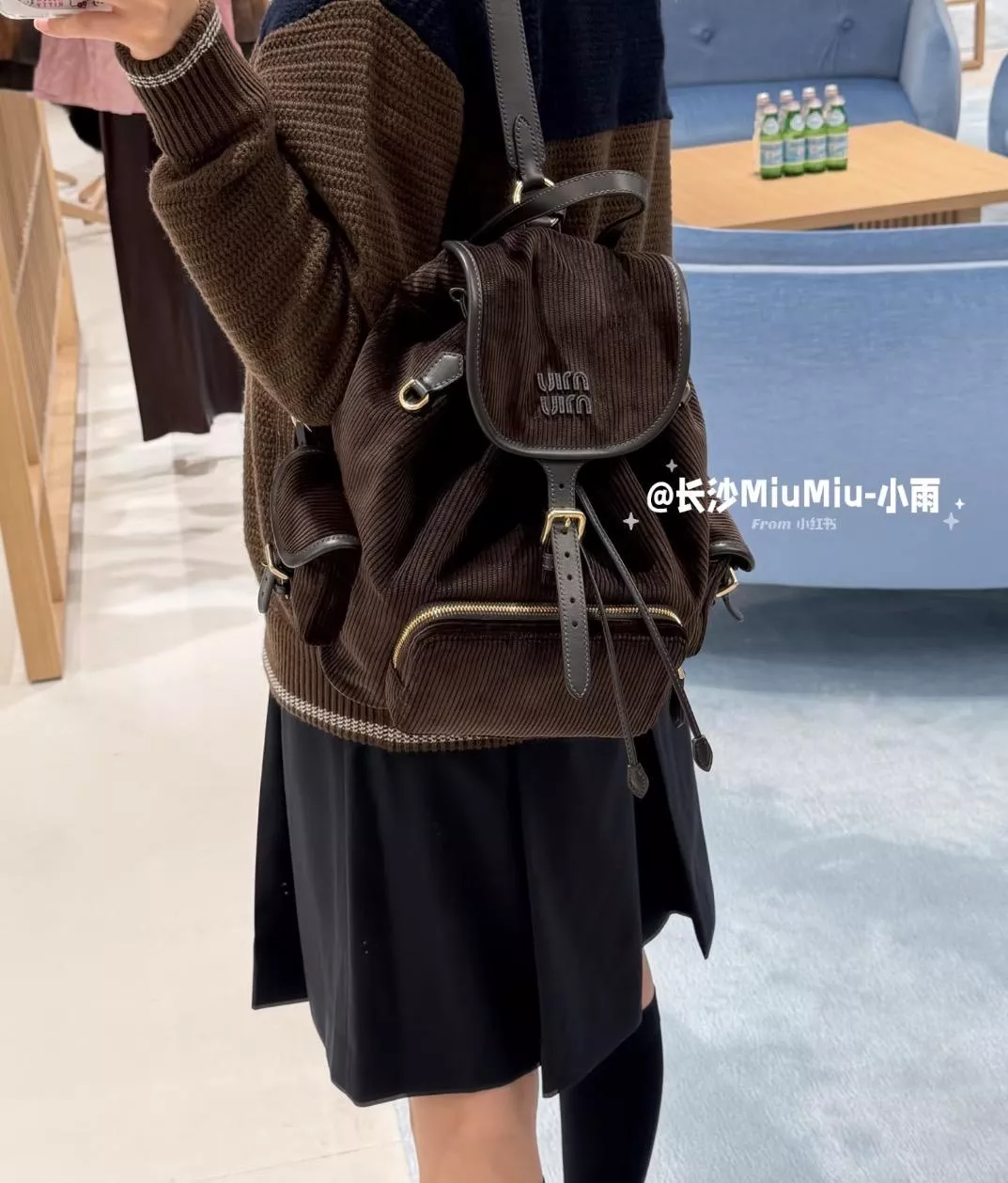 季節款｜Miumiu 大號燈芯絨雙肩包・黑檀色｜5BZ042｜大容量版｜25×29.5×12.5cm