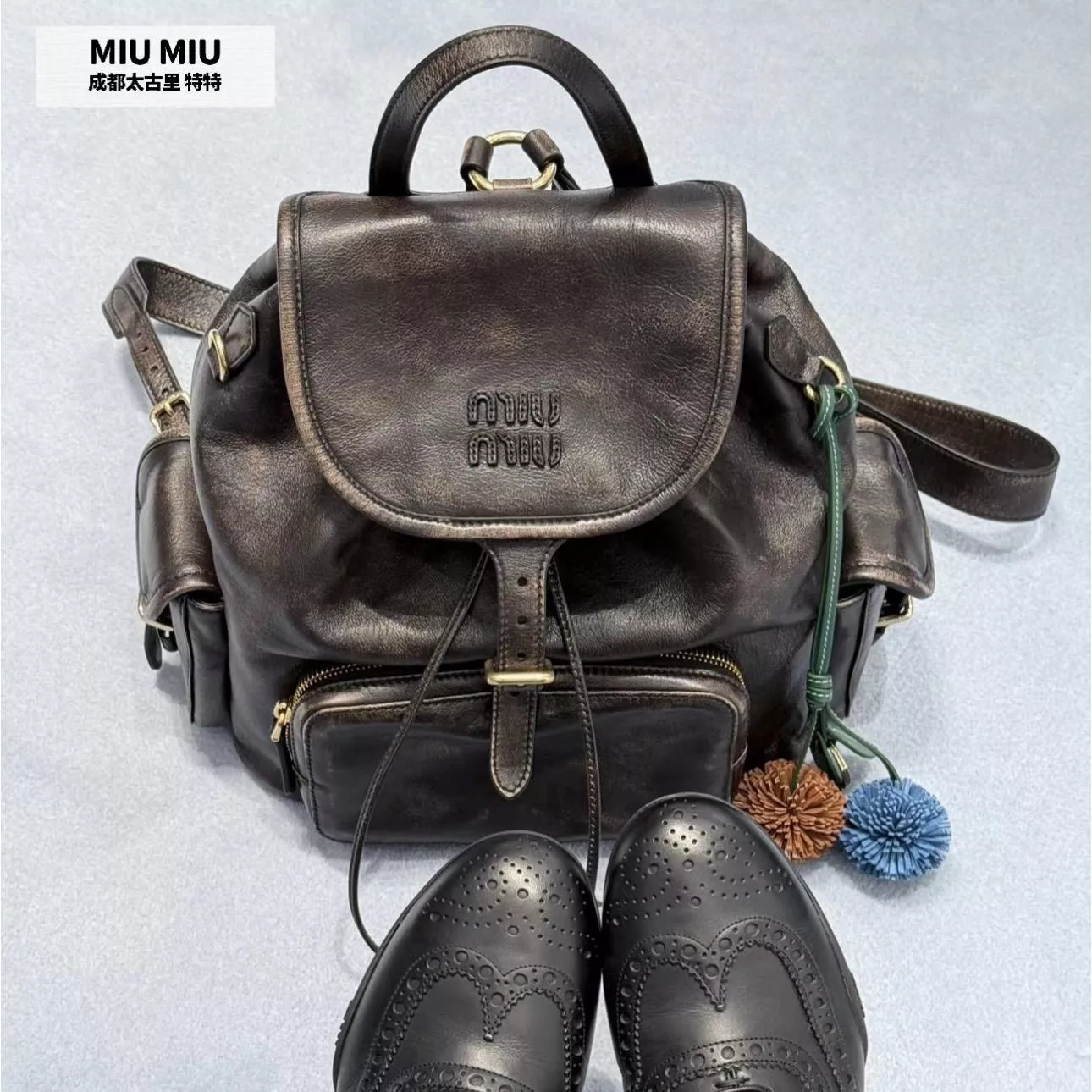 MiuMiu 擦色做舊雙肩包（大號）・咖啡棕｜男女同款｜5BZ043｜25×29.5×12.5cm