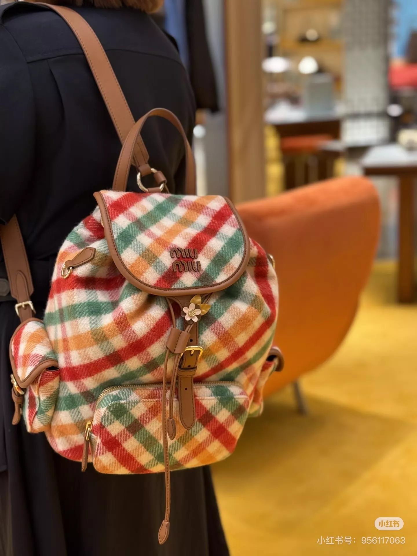 Miumiu 紅彩復古格紋毛呢雙肩包（大號）・秋冬限定款｜29.5×25×12.5cm