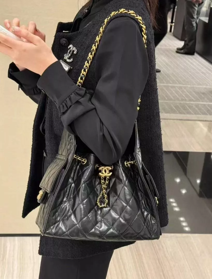 CHANEL 25C 小號 25Bag 黑色油蠟皮革 hobo 抽繩水桶包 26cm