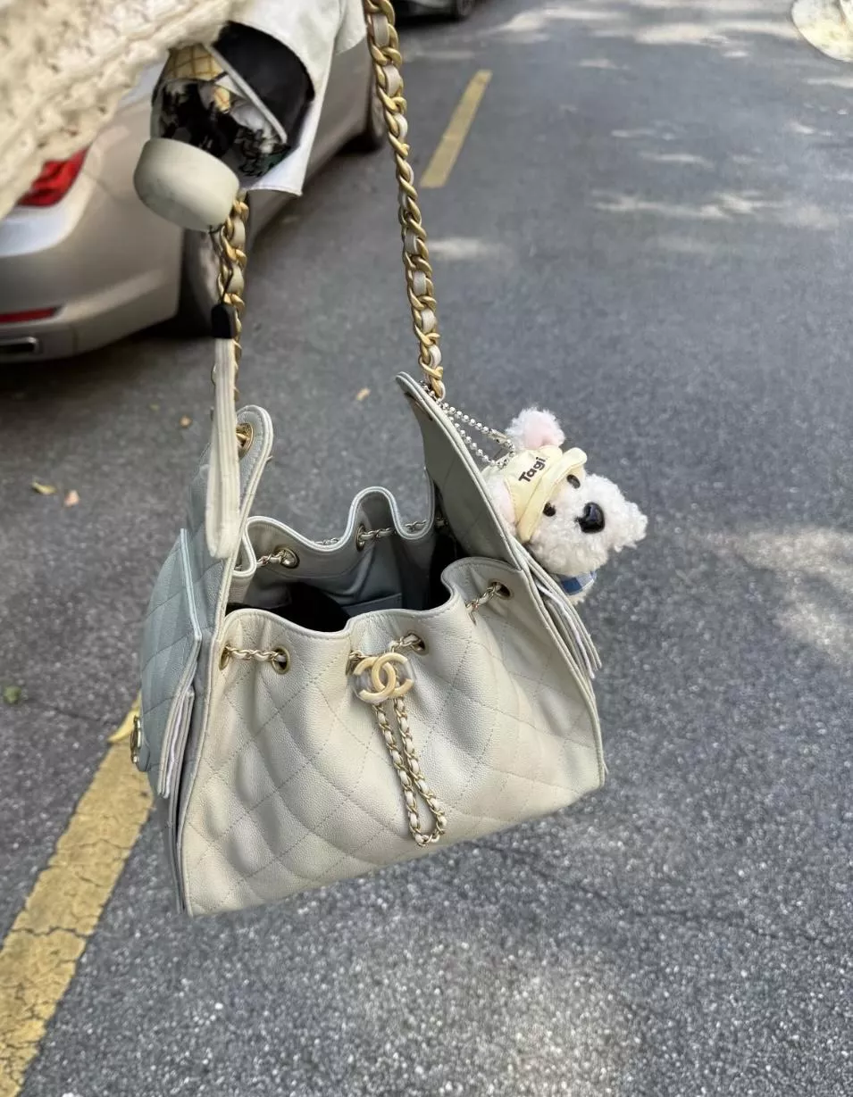 CHANEL 25B季節色 魚子醬牛皮 25Bag （小號）・斑鳩灰 hobo 抽繩水桶包 30cm