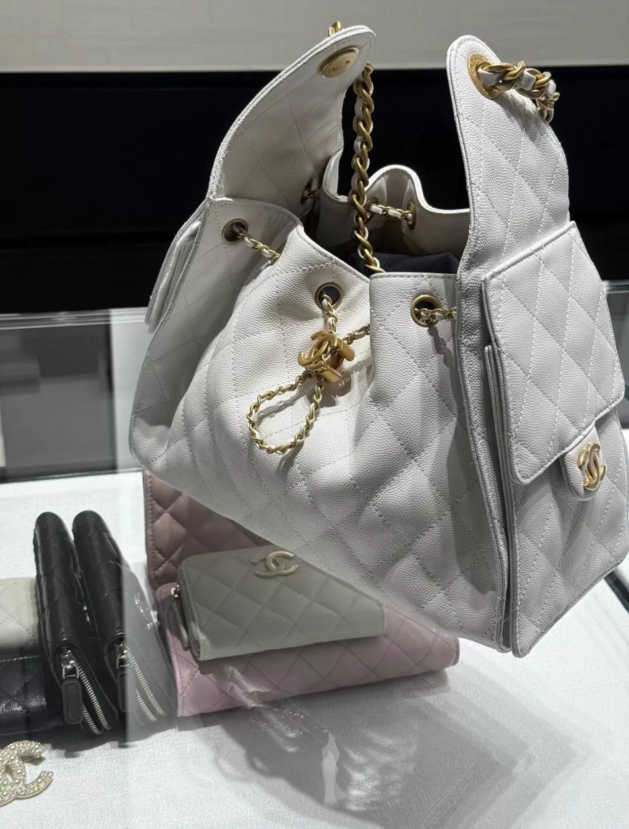 CHANEL 25B季節色 魚子醬牛皮/淡灰色 25Bag （小號）・hobo 抽繩水桶包 26cm
