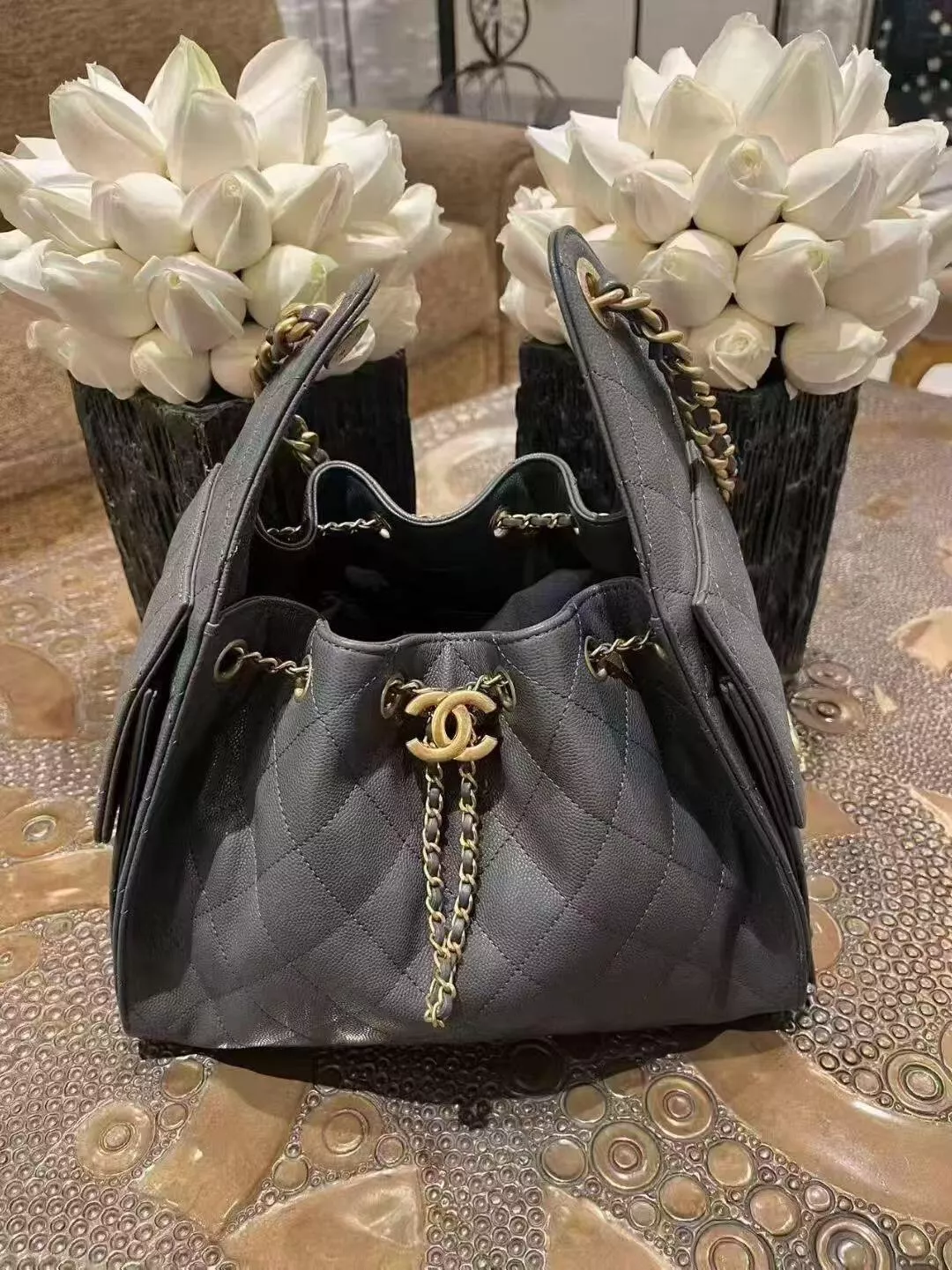 CHANEL 25B季節色 魚子醬牛皮/深灰色 25Bag （小號）・hobo 抽繩水桶包 26cm