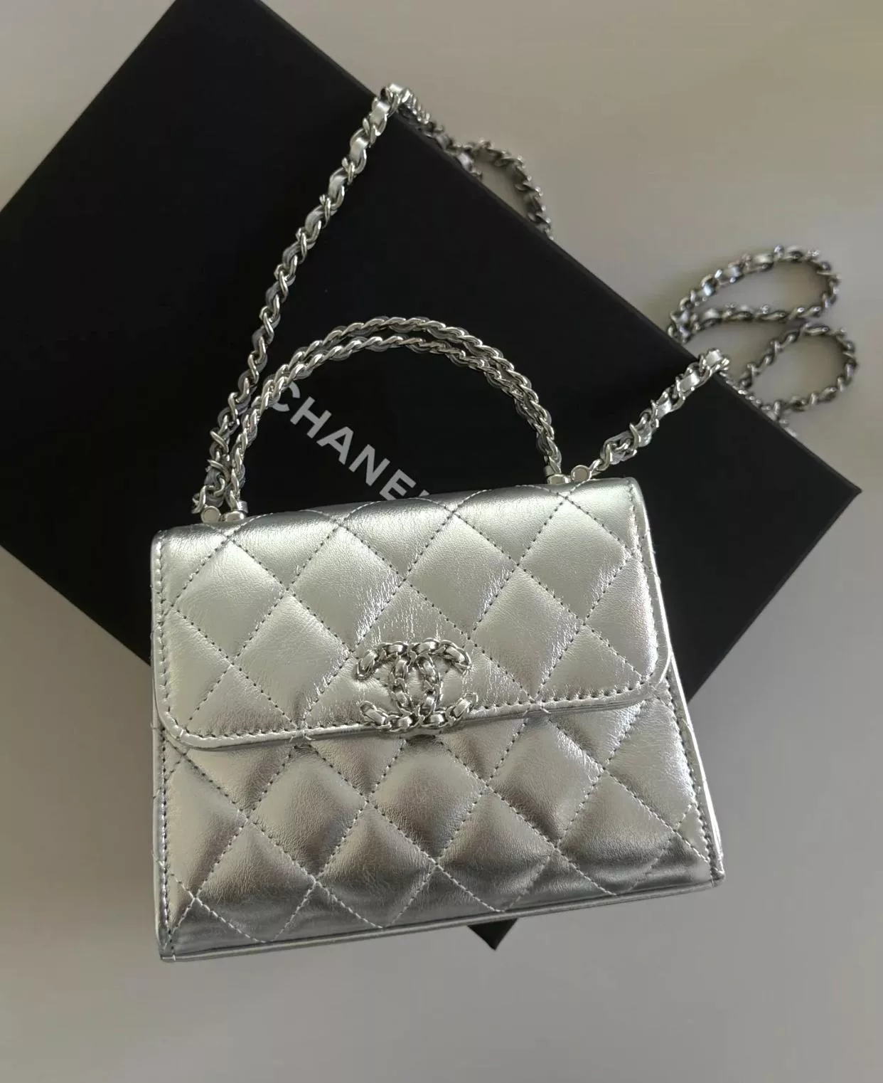 CHANEL 25s Mini Kelly （竪款）・金屬銀牛皮｜交叉手柄款｜14.5cm