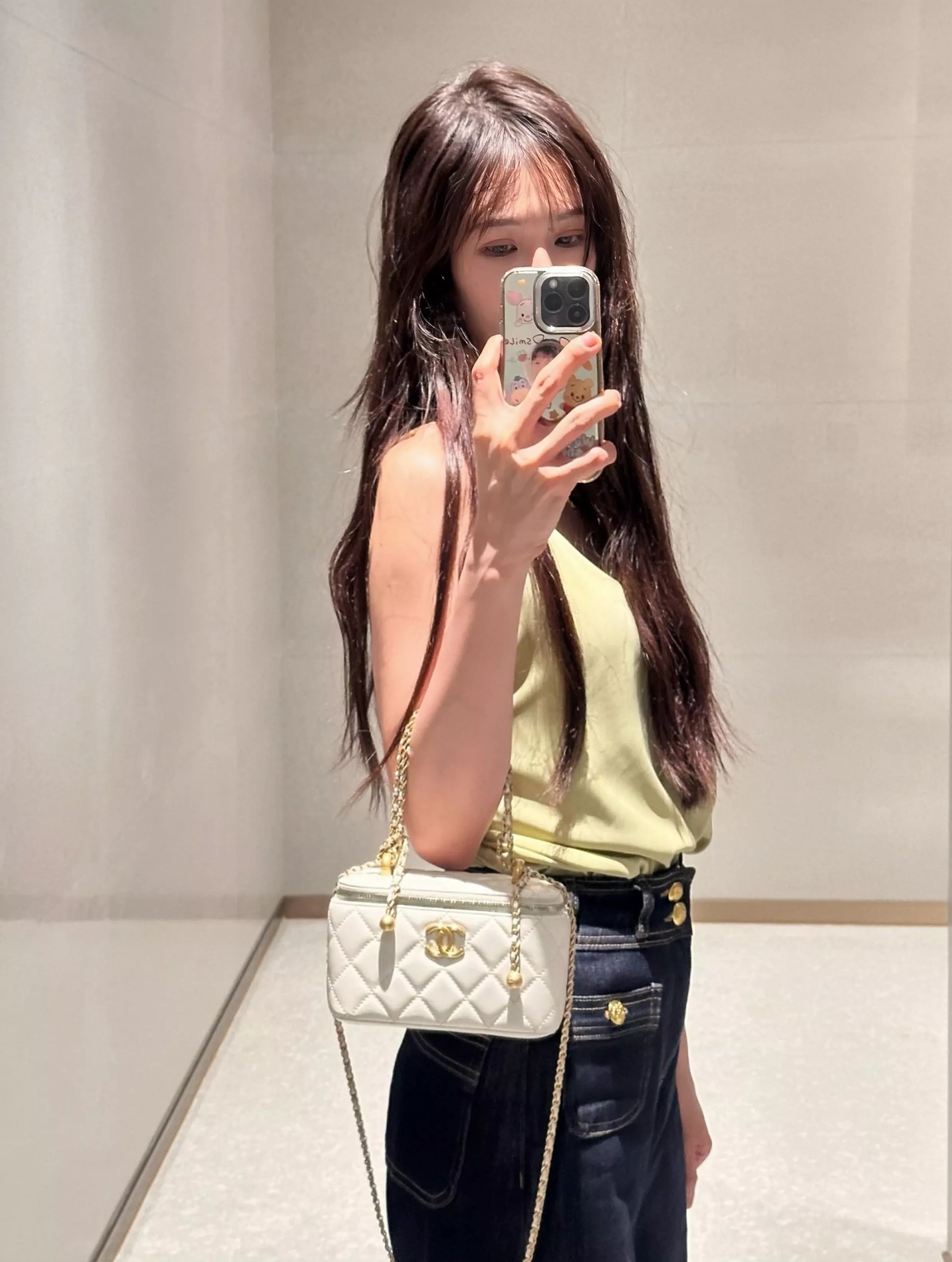 CHANEL｜小牛皮材質 雙金珠化妝盒（白色）可調節長短｜ 17cm