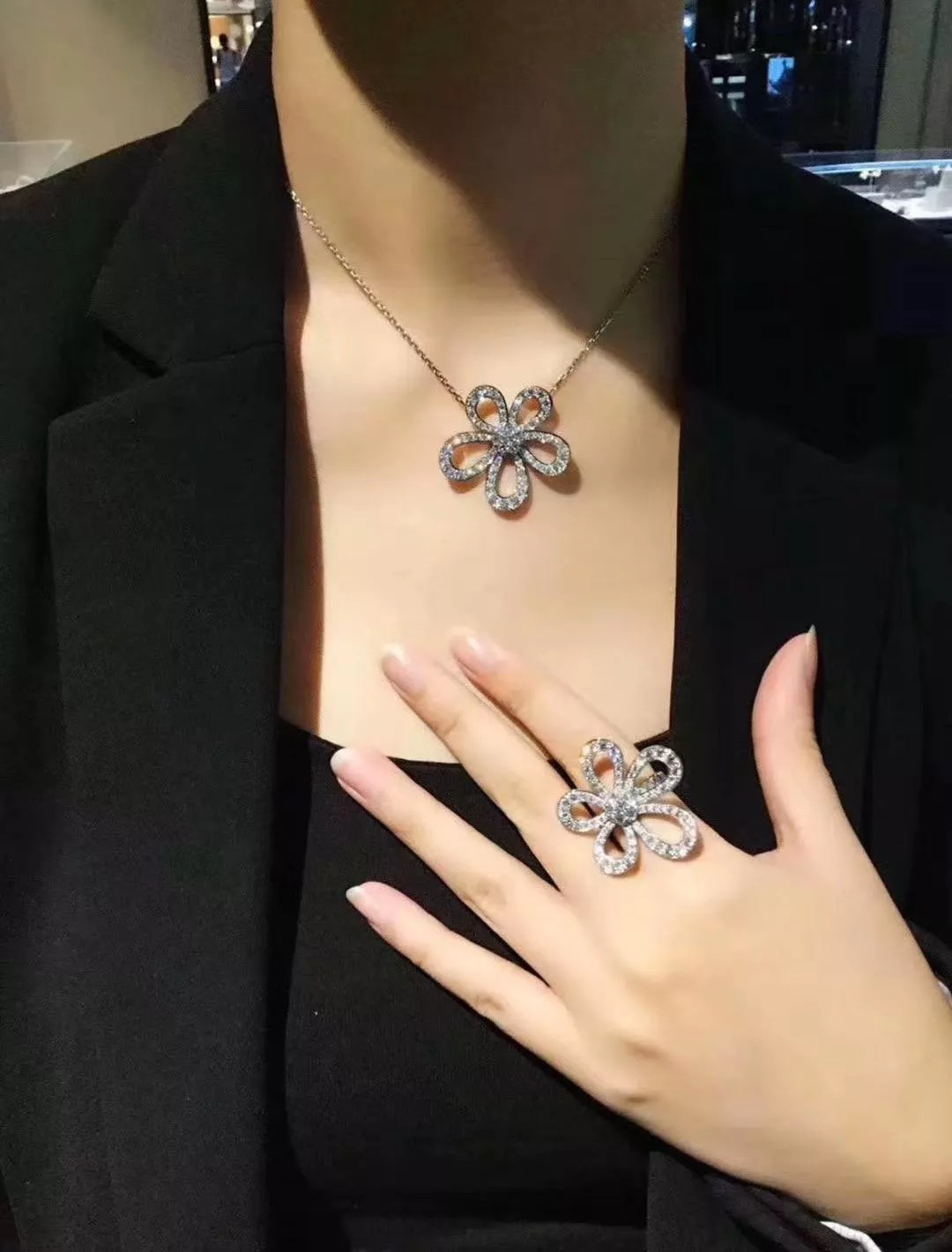 VCA 滿鑽蕾絲花造型項鍊（大花款）｜925銀材質