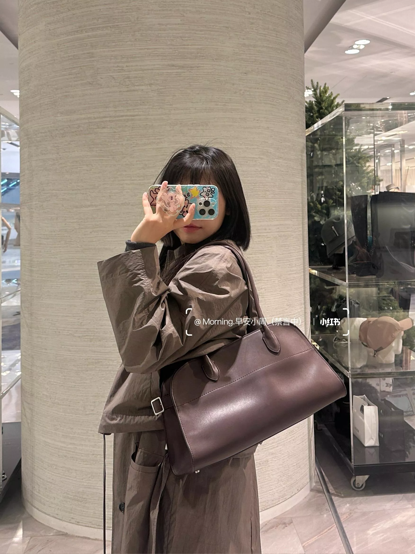 The Row 【烏木色 Margaux Shoulder 12｜變色系老錢風手提包】Masoni 馬鞍皮・可肩背/手提・低調奢華款