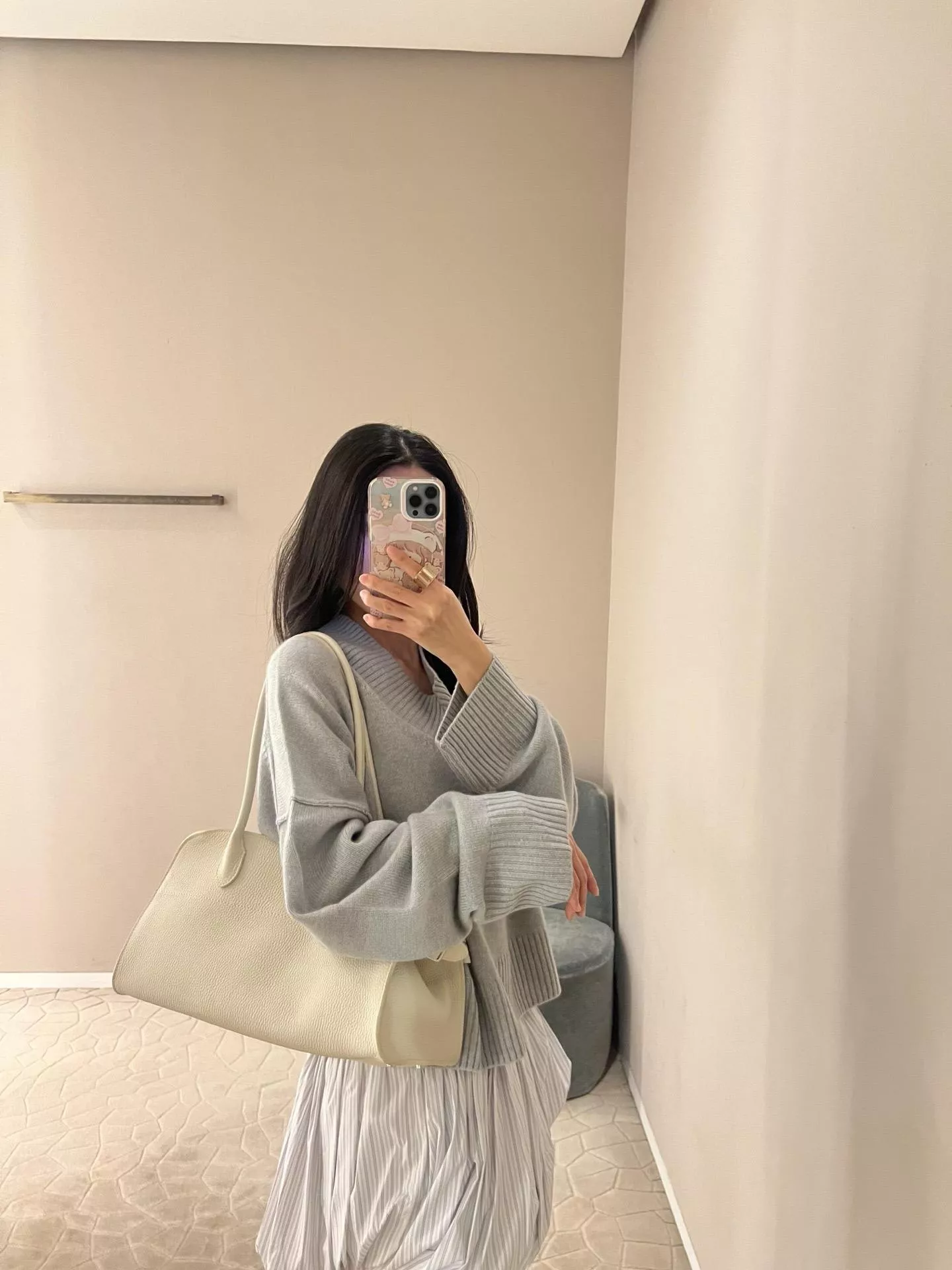 The Row 【白色荔枝紋 Margaux Shoulder 12】暖白低調奢華款