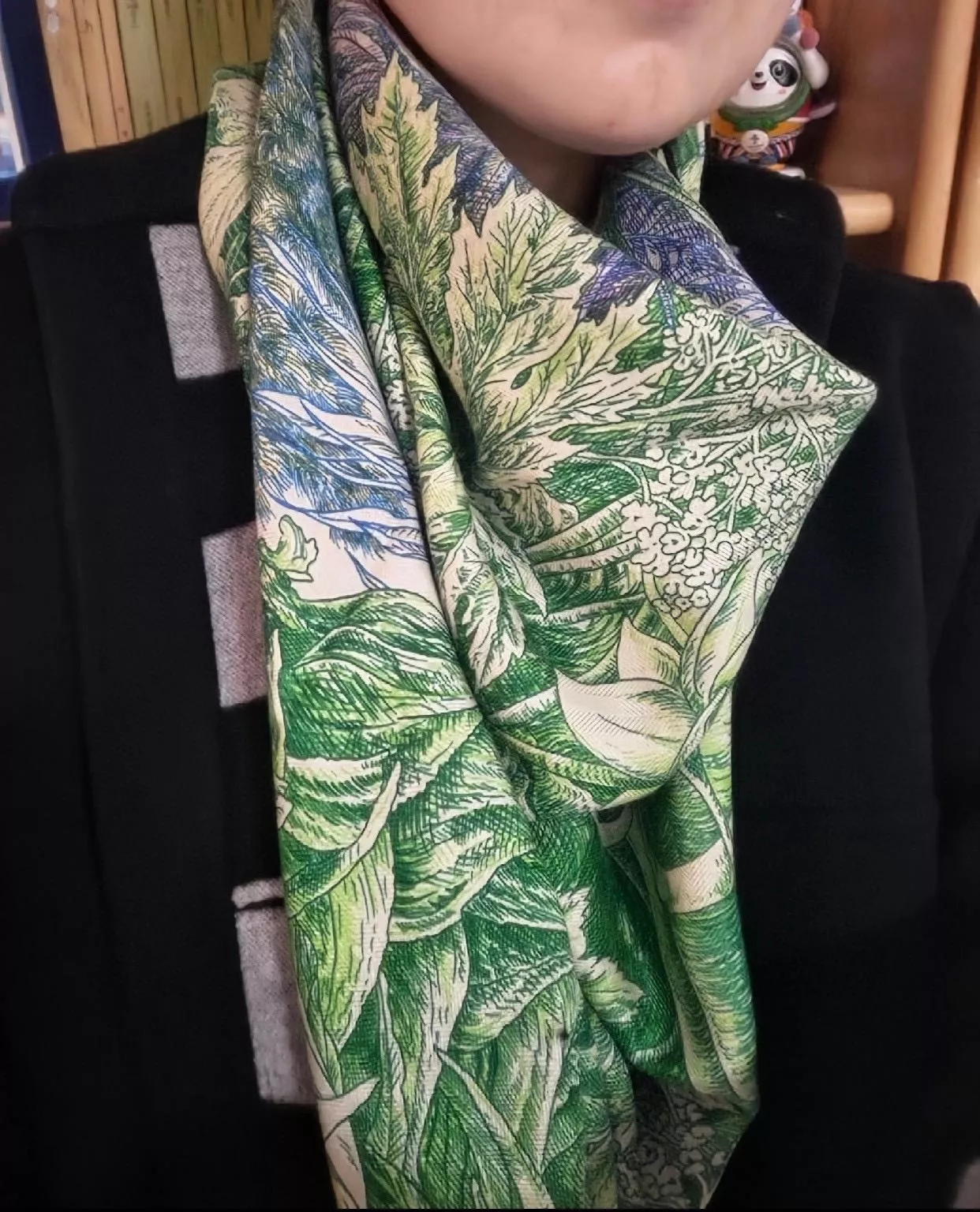 《巴勒莫植物園》大方巾（綠色）｜136×137cm 羊絨真絲｜典藏植物學系列