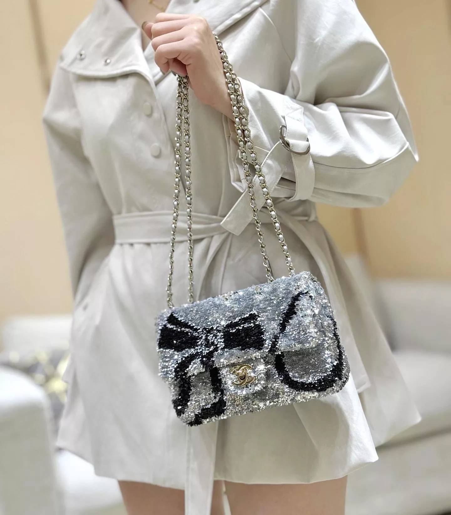 Chanel｜25K 季節款 銀色亮片蝴蝶結 Classic Flap CF 小號 20cm