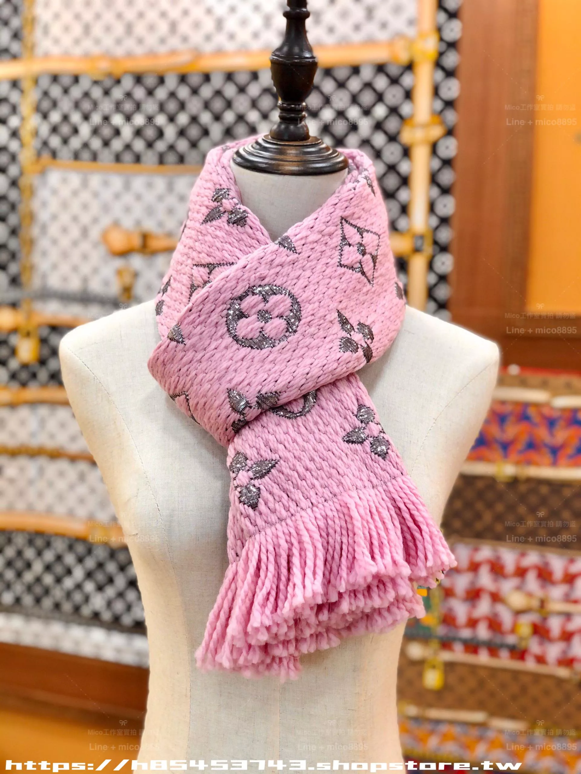 LV 銀線x粉色 Monogram 刺繡圍巾｜175×30cm｜手工流蘇款