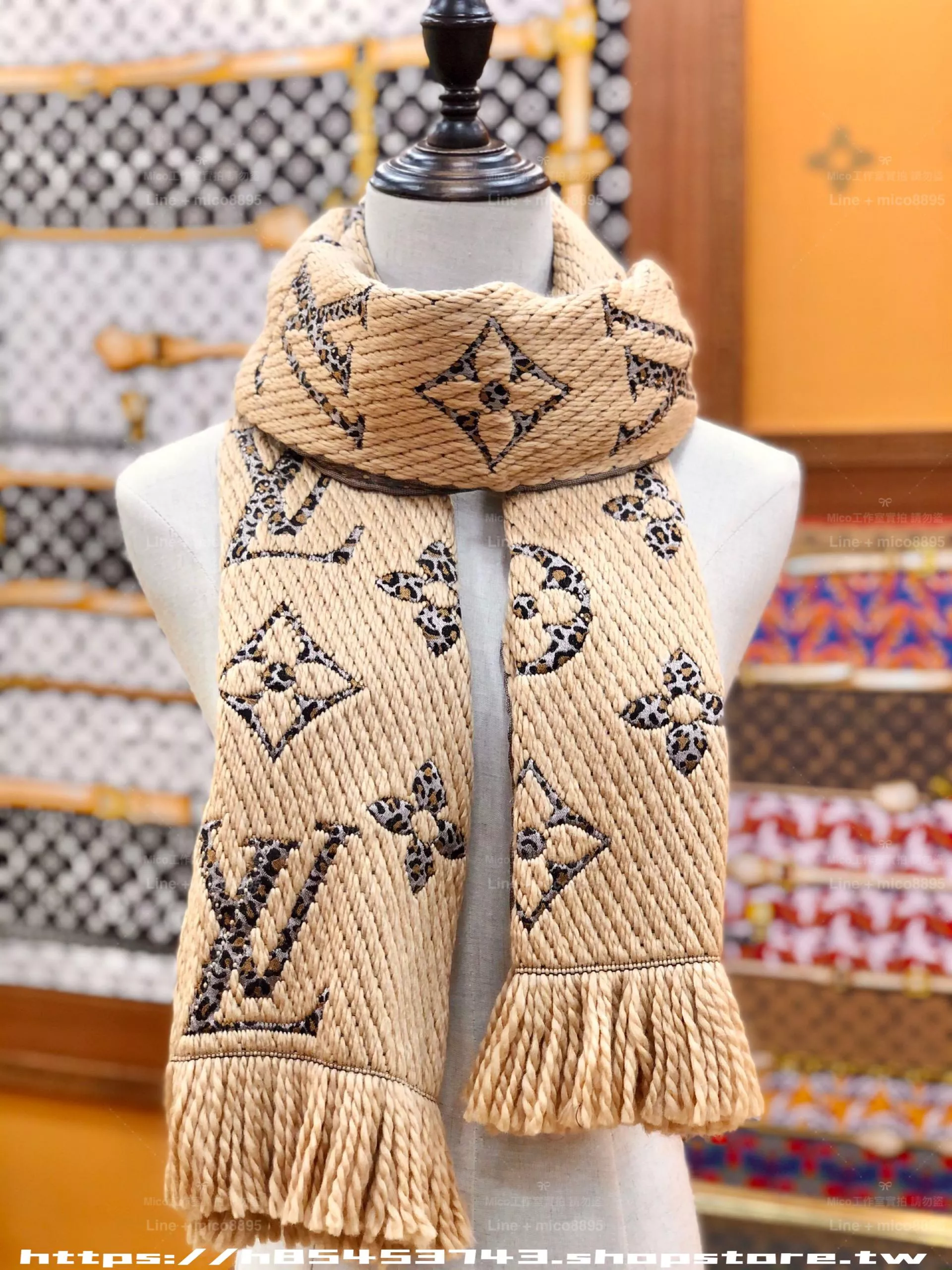 Monogram Jungle 羊毛流蘇圍巾｜柔軟親膚・立體提花・雙面設計（175×30cm）