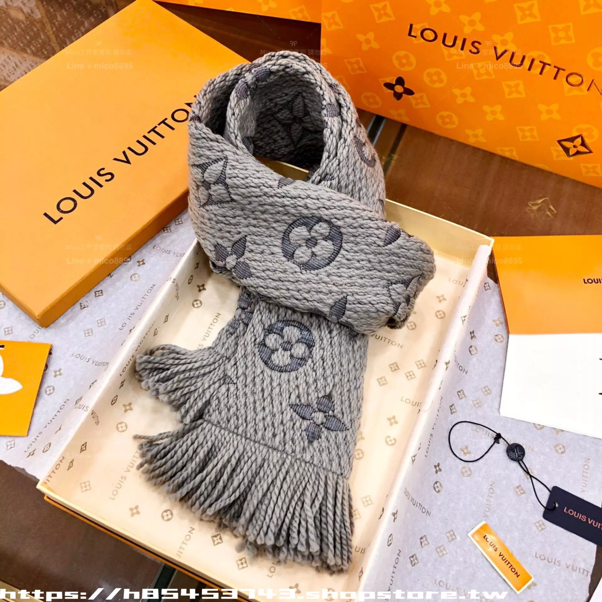 LV 純色款/灰色 Monogram 刺繡圍巾｜175×30cm｜手工流蘇款