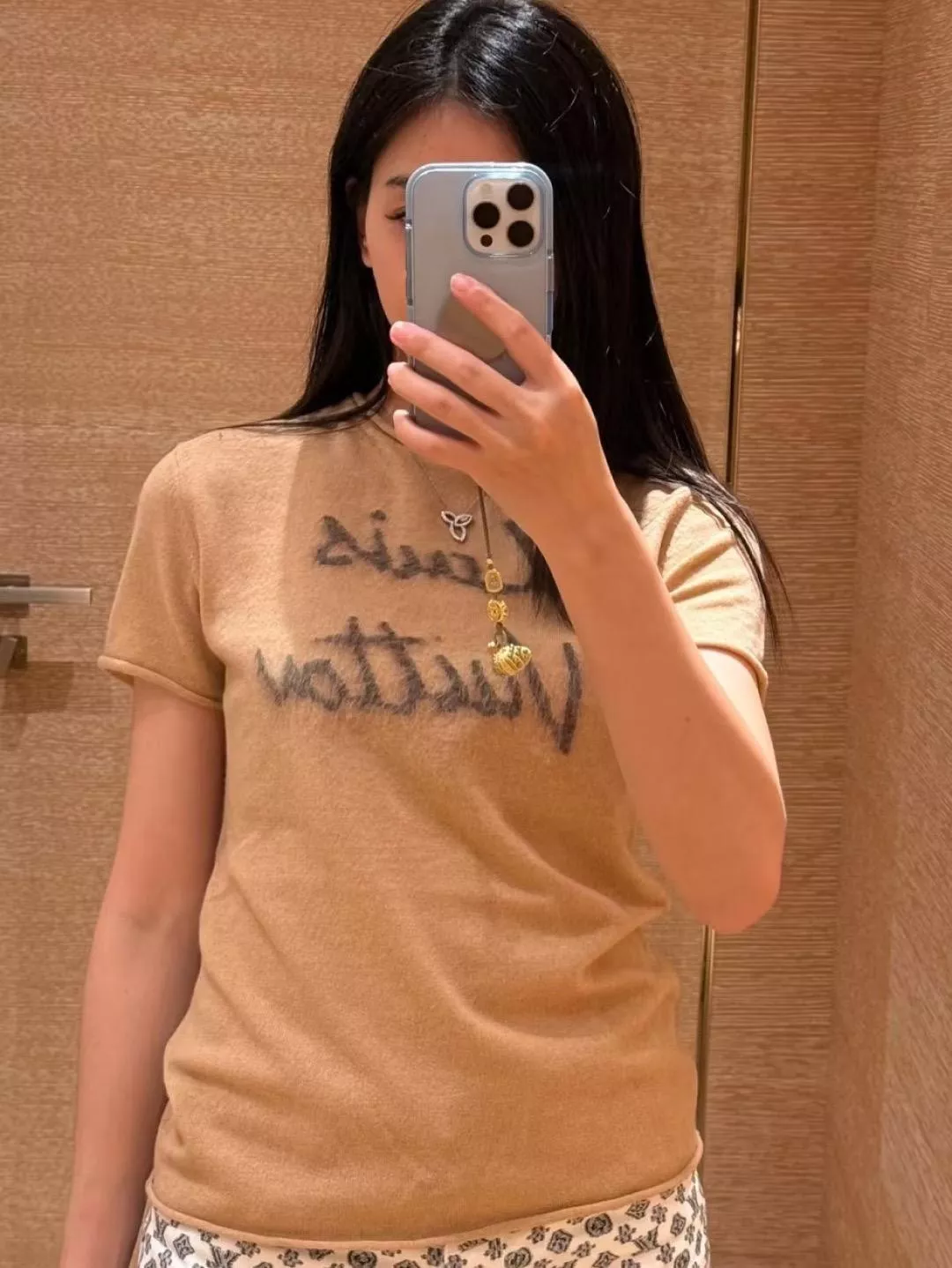 LV (卡其色）手寫感拉絨羊絨短袖｜卷邊針織T恤上衣｜S / M / L