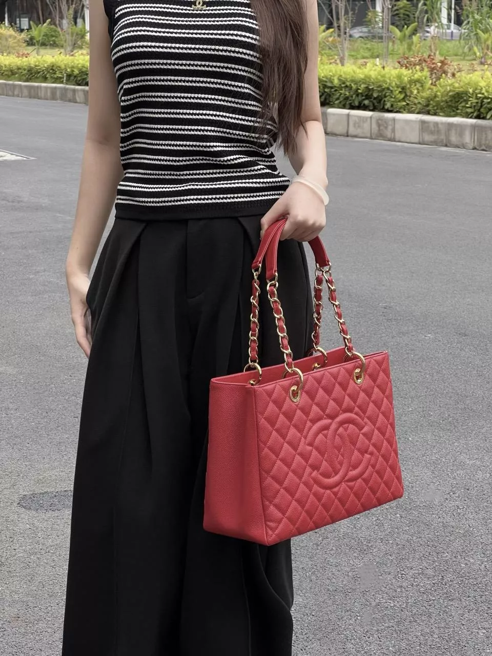 經典 GST 購物袋｜大紅色/金扣 Grand Shopping Tote・經典入門級大容量款