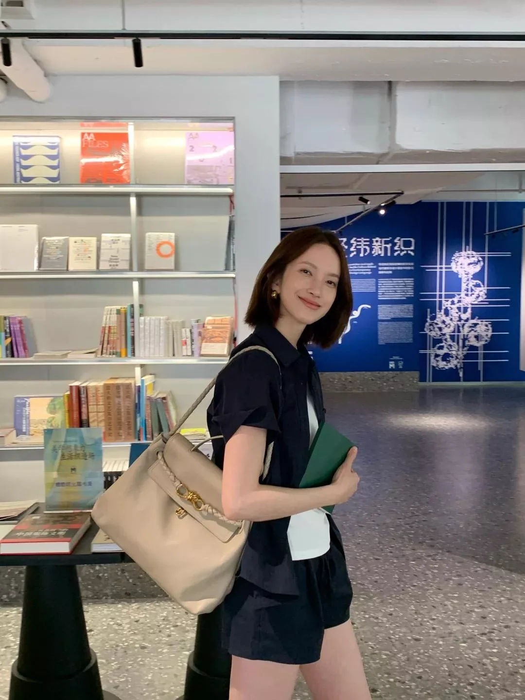 Ciao Ciao 中號 淡褐色手提斜背包｜大容量上班通勤包｜簡約設計