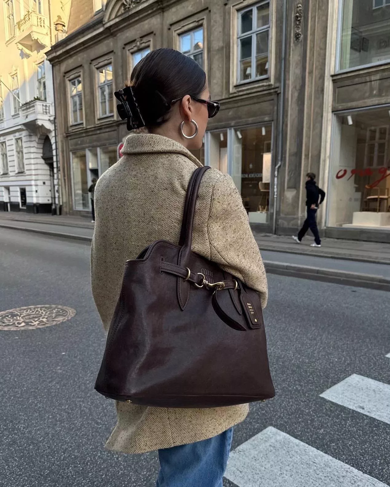 Miu Miu｜Aventure 貝殼包 手提肩背托特包（石楠木色・大號）5BG291