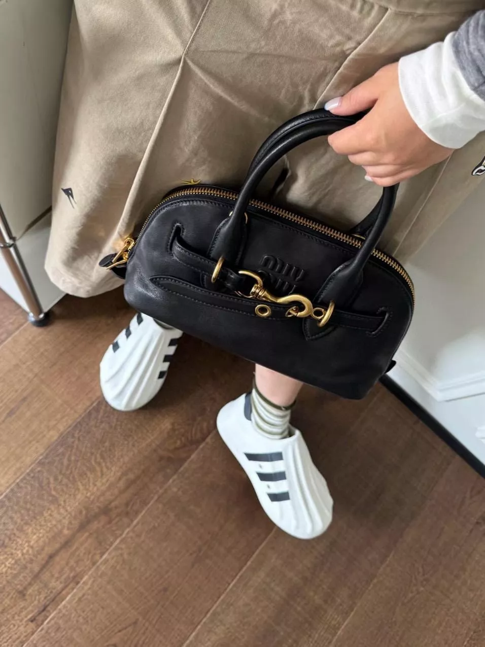 Miu Miu｜Aventure 貝殼包（黑色・小號 28cm）5BB169