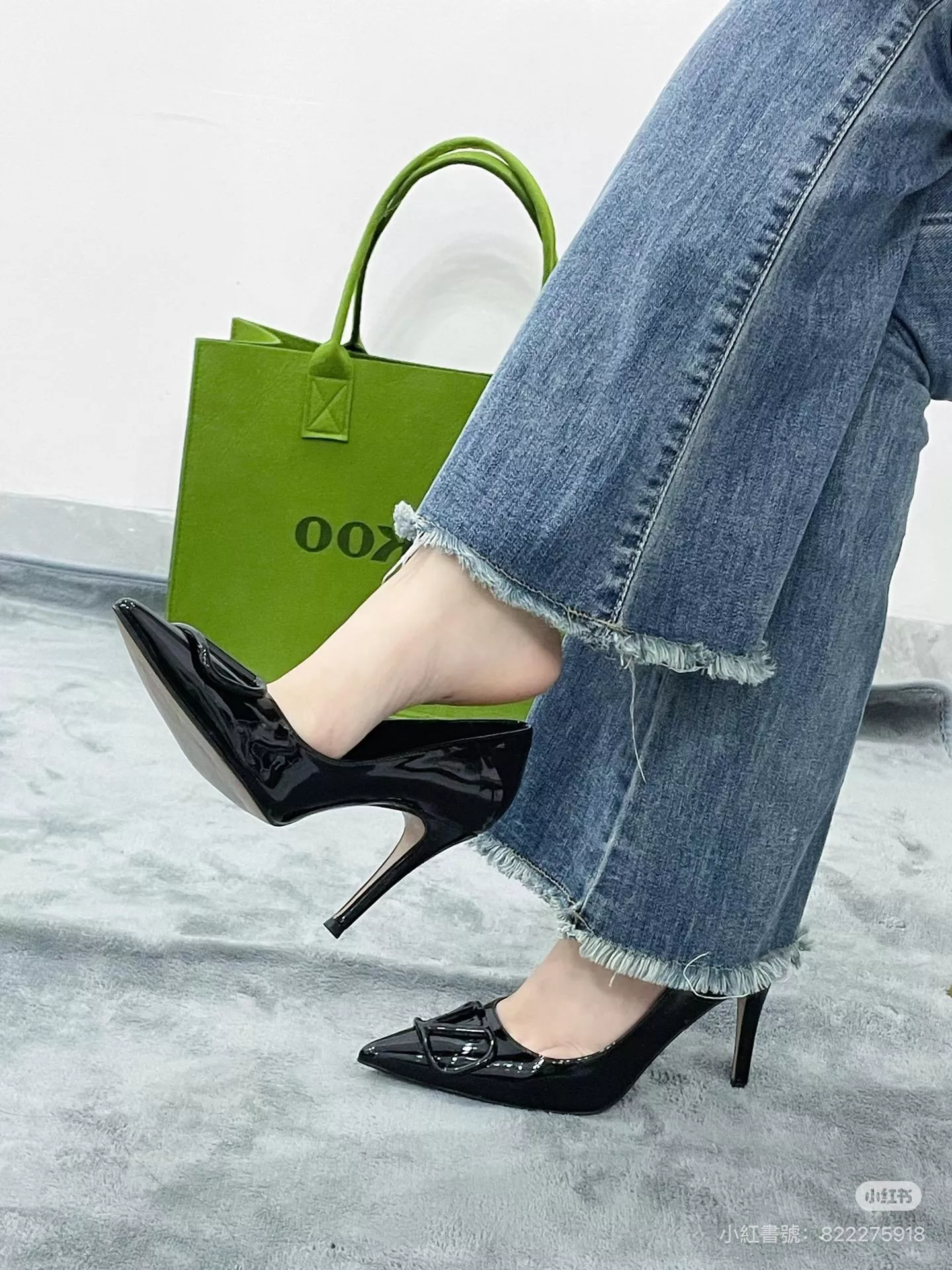 VALENTINO 漆皮/黑色 V釦極簡純色高跟單鞋｜兩種跟高 8cm／4.5cm