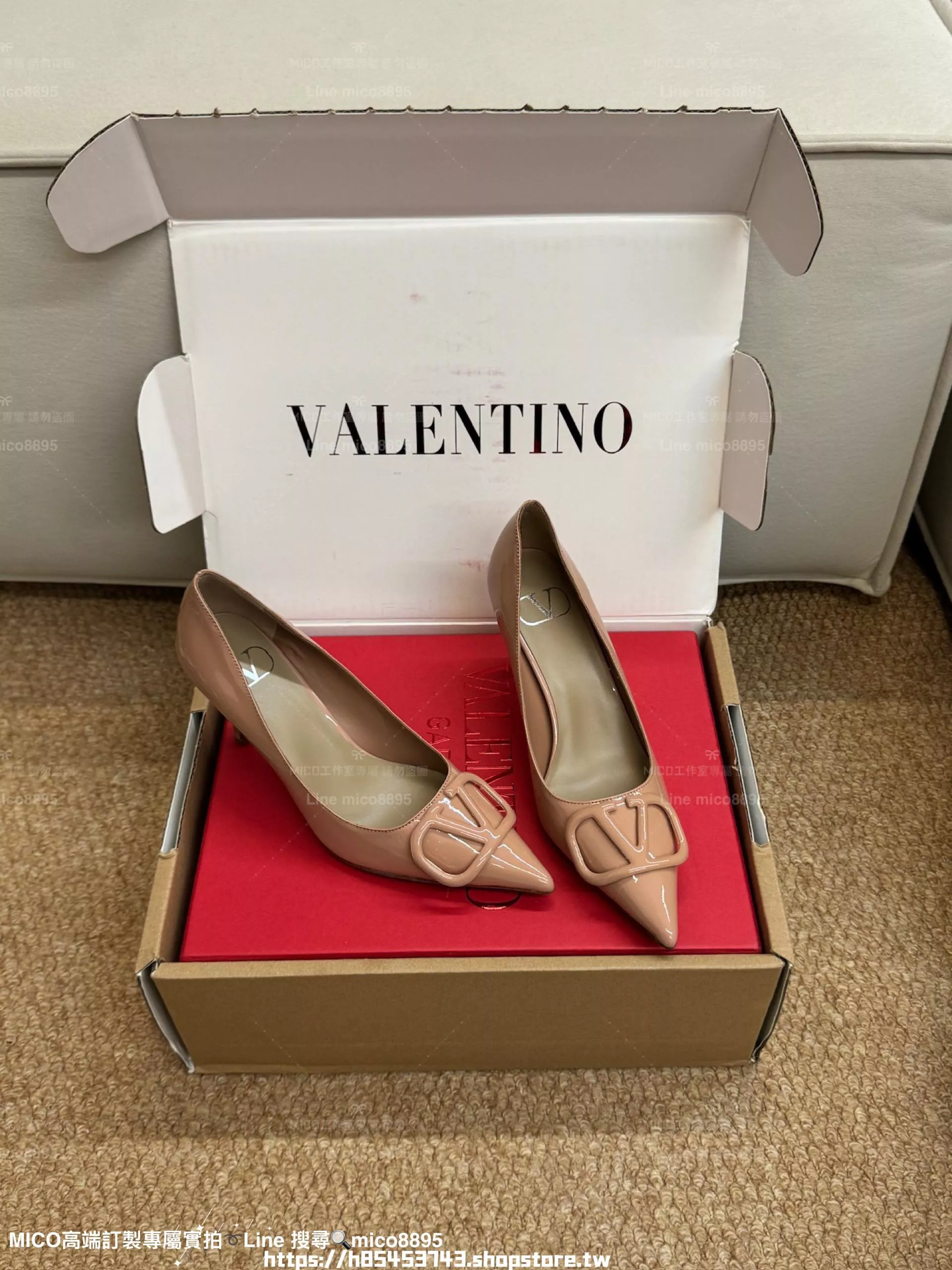 VALENTINO 漆皮/深裸色 V釦極簡純色高跟單鞋｜兩種跟高 8cm／4.5cm