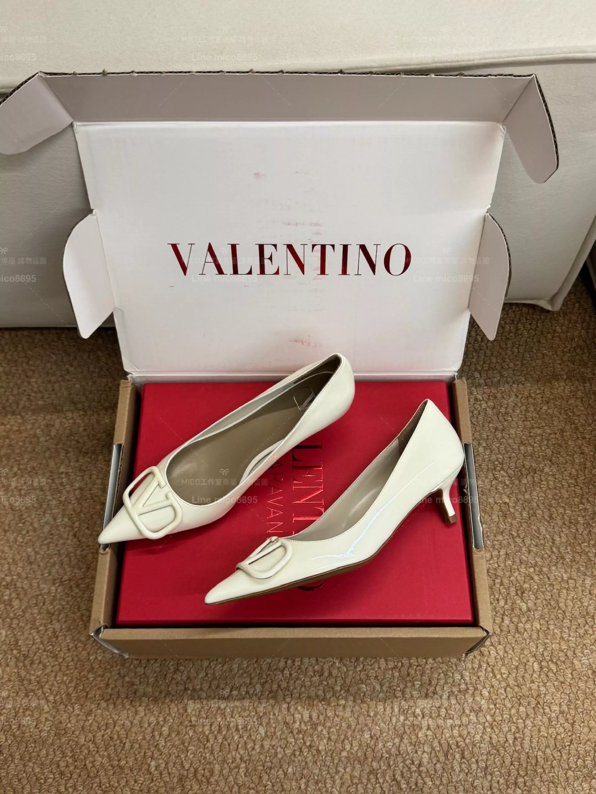 VALENTINO 漆皮/白色 V釦極簡純色高跟單鞋｜兩種跟高 8cm／4.5cm