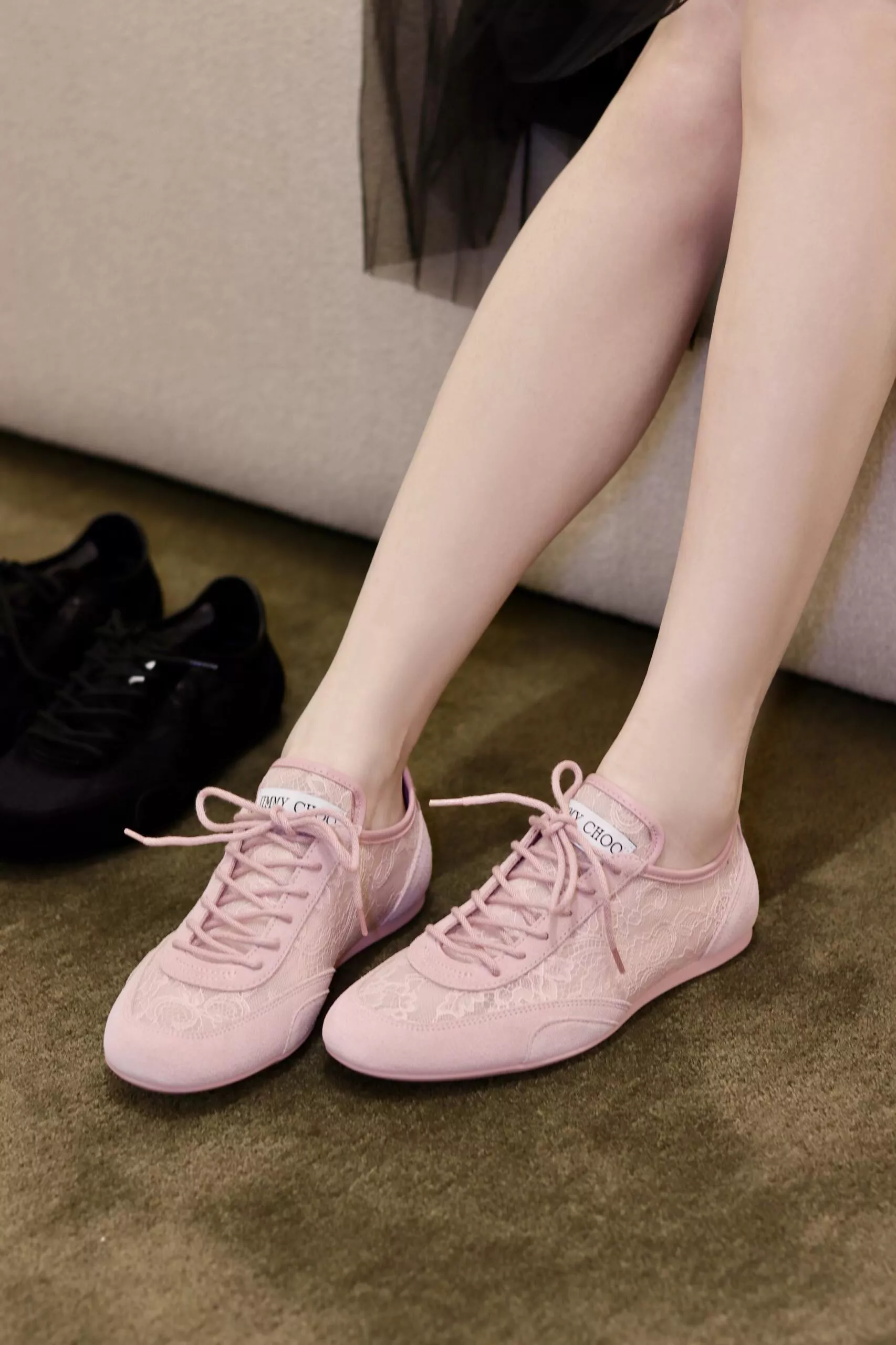 JIMMY CHOO 26S 粉色蕾絲刺繡透氣德訓鞋｜早春新款 35-40