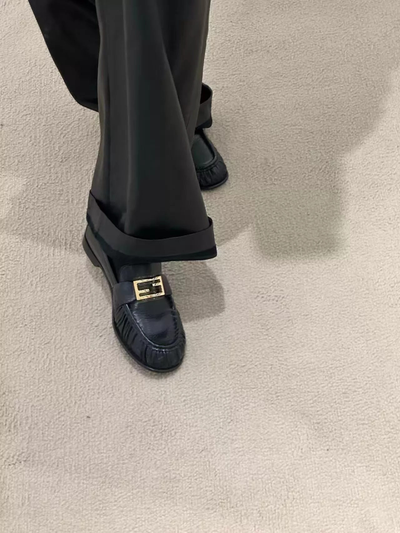 Fendi  2025 褶皺樂福鞋｜FF金釦設計｜35–40