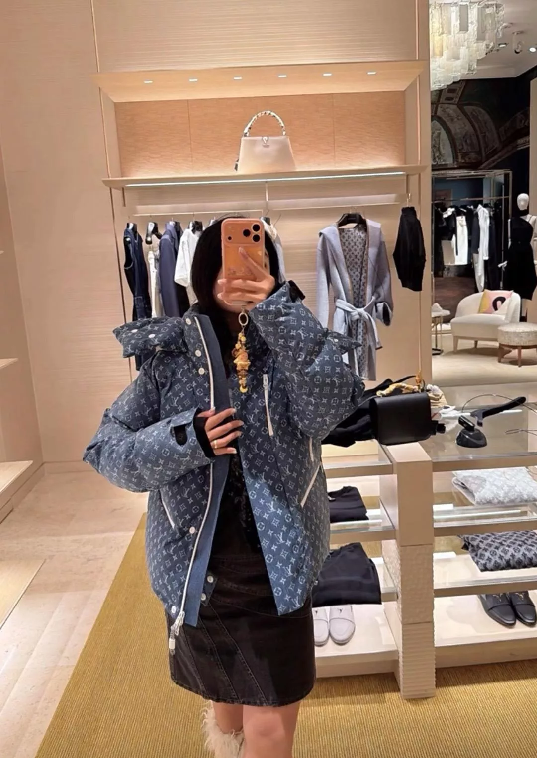 LV 滑雪風牛仔紋短版羽絨外套｜可拆帽設計｜高蓬度羽絨填充｜冬季機能保暖款（34／36／38）