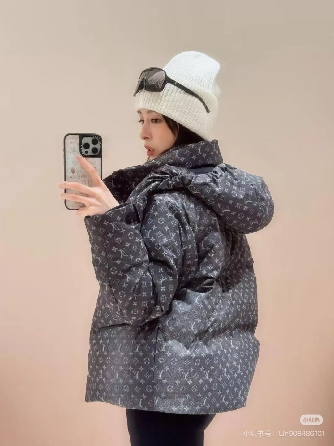 LV 黑灰色▪️滑雪風牛仔紋短版羽絨外套｜可拆帽設計｜高蓬度羽絨填充｜冬季機能保暖款（34／36／38）