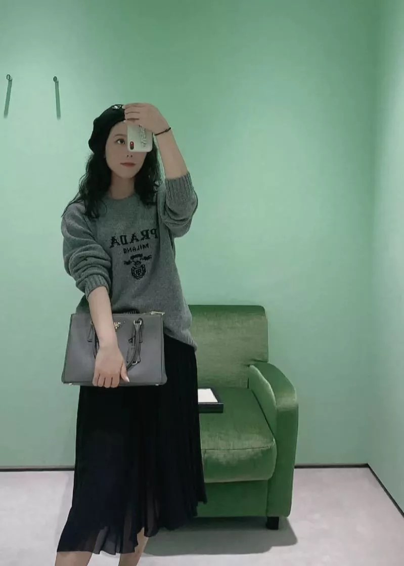 PRADA 灰色 提花徽章羊毛羊絨混紡圓領針織衫｜經典款｜秋冬保暖內搭｜46–52