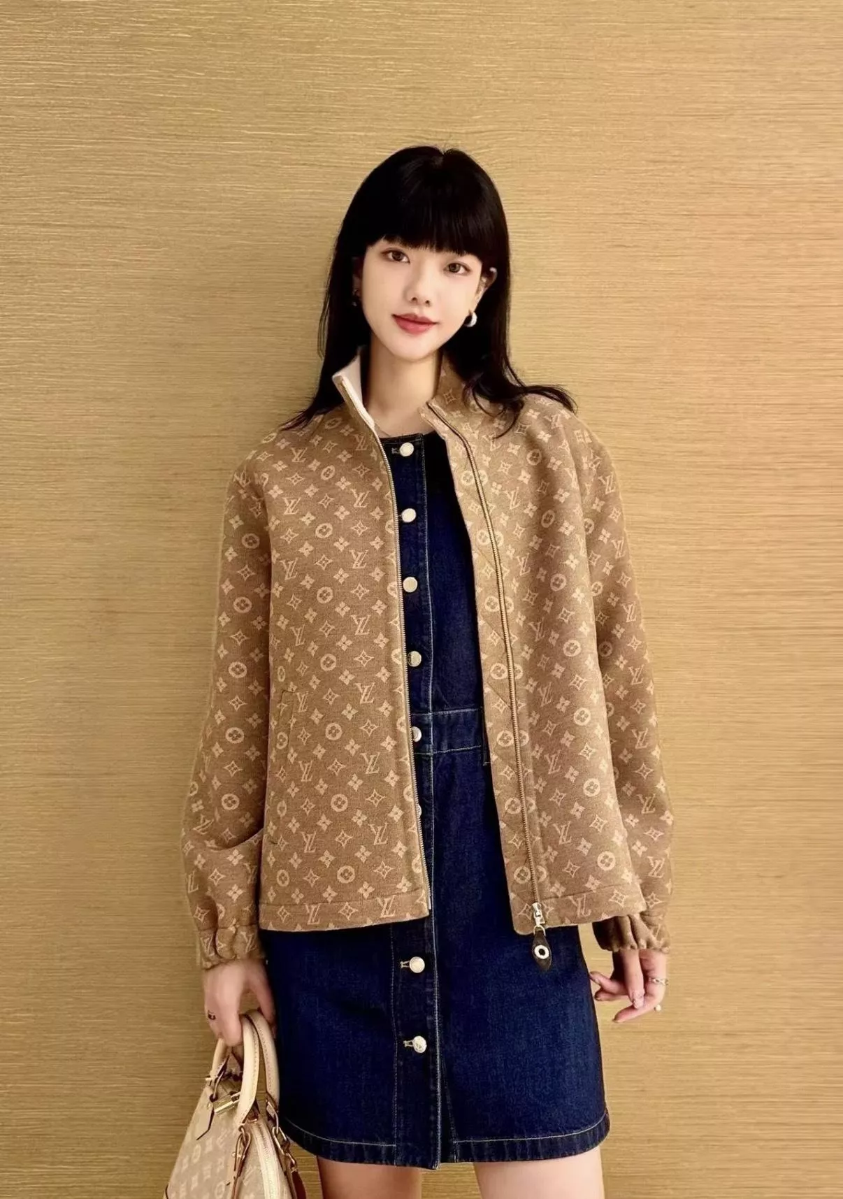 LV 立領拉鍊羊毛混紡休閒夾克｜老花織紋｜卡其色（36–42）