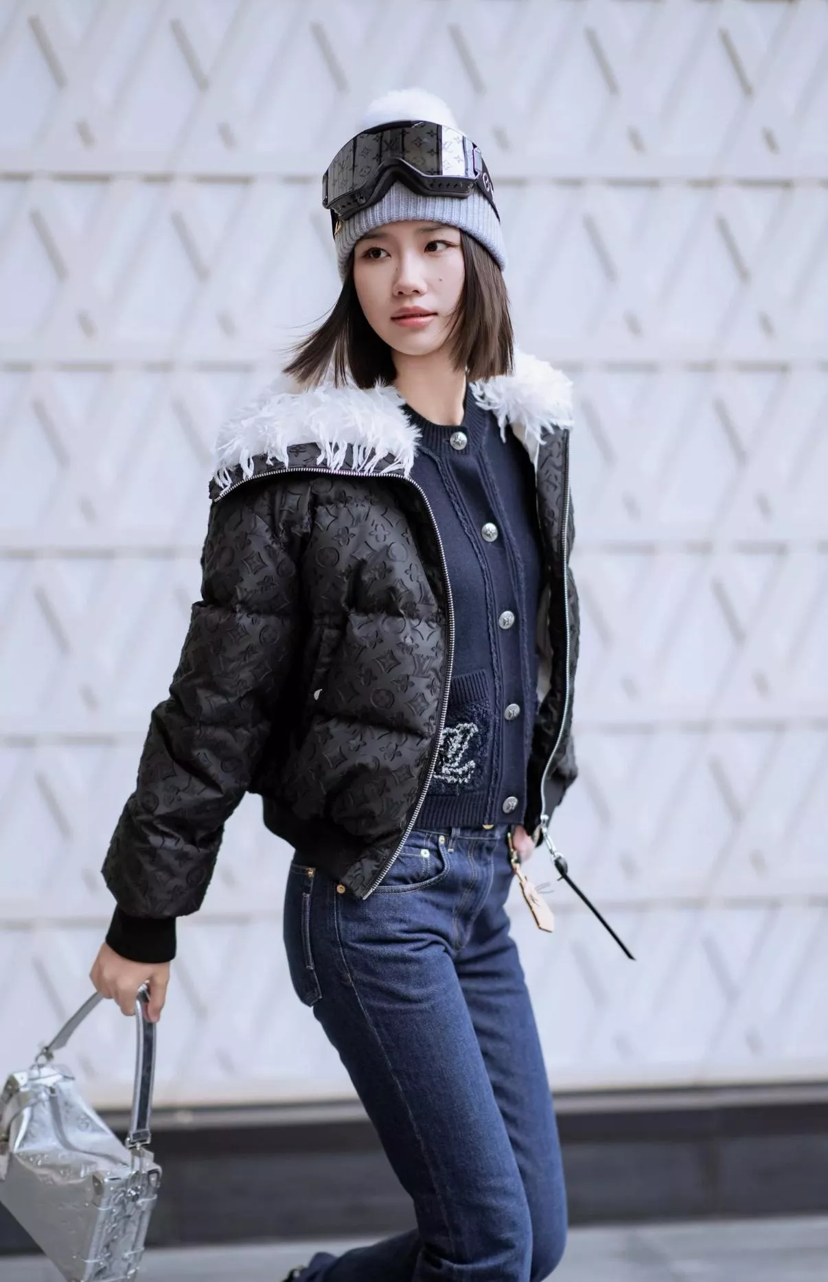 LV Monogram 流蘇毛領提花羽絨外套｜立體暗紋設計｜短版保暖款（36–42）