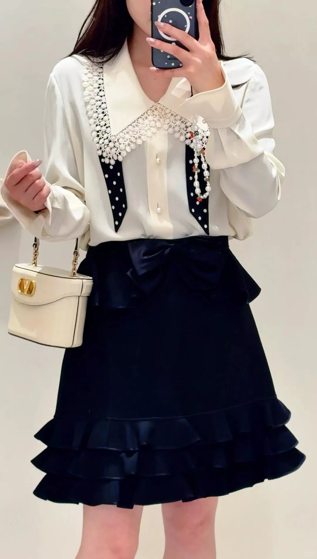 VALENTINO 法式蕾絲領真絲長袖襯衫｜立體刺繡領巾設計｜優雅通勤款