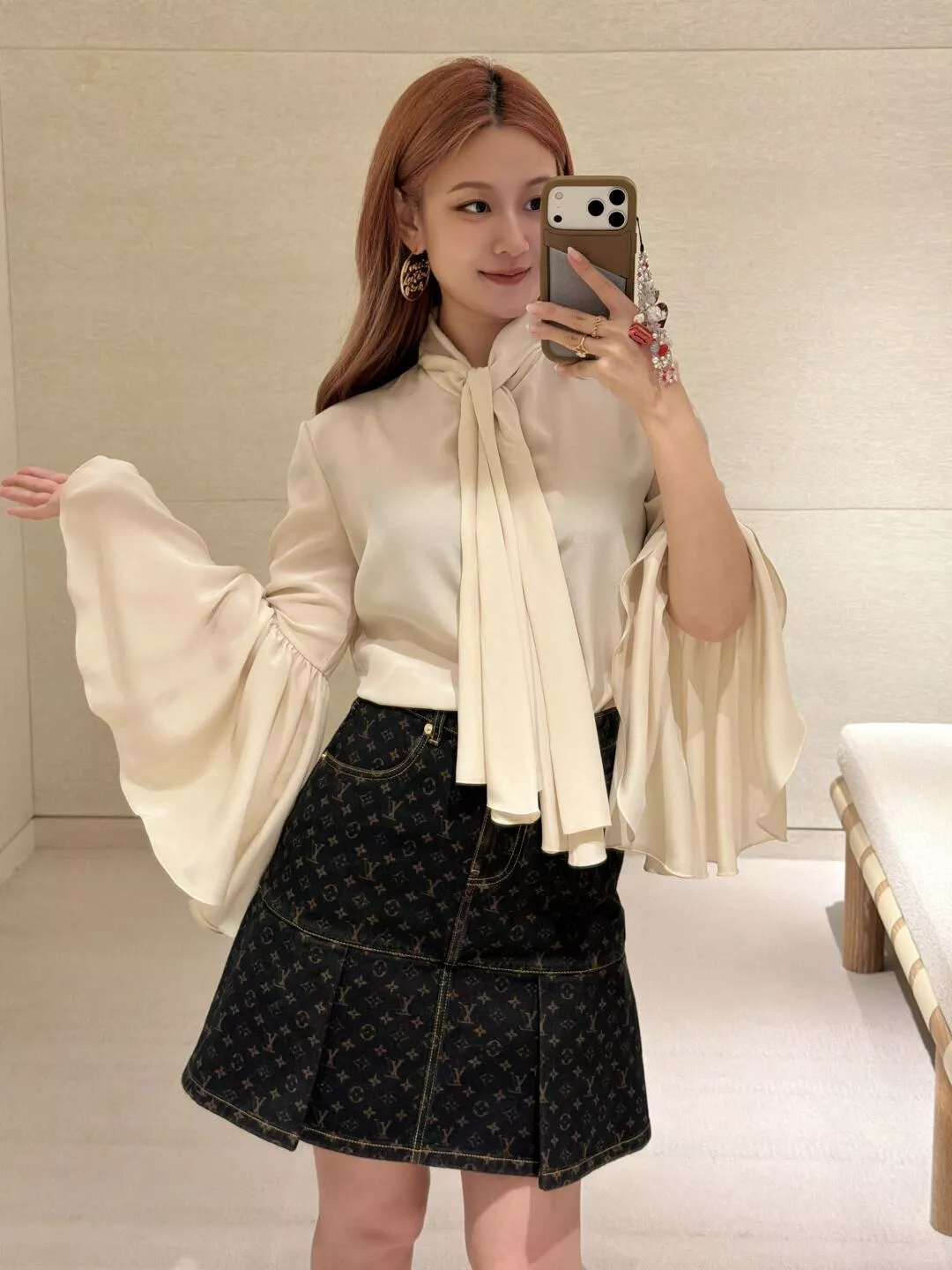 LV 絲質領結喇叭袖廓形衬衫｜優雅垂墜感・通勤法式風