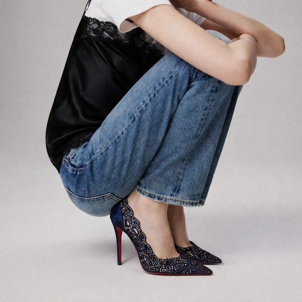 Christian Louboutin  黑色鏤空彩鑽尖頭高跟鞋｜羊麂皮拼鑽面｜10cm｜義大利真皮底