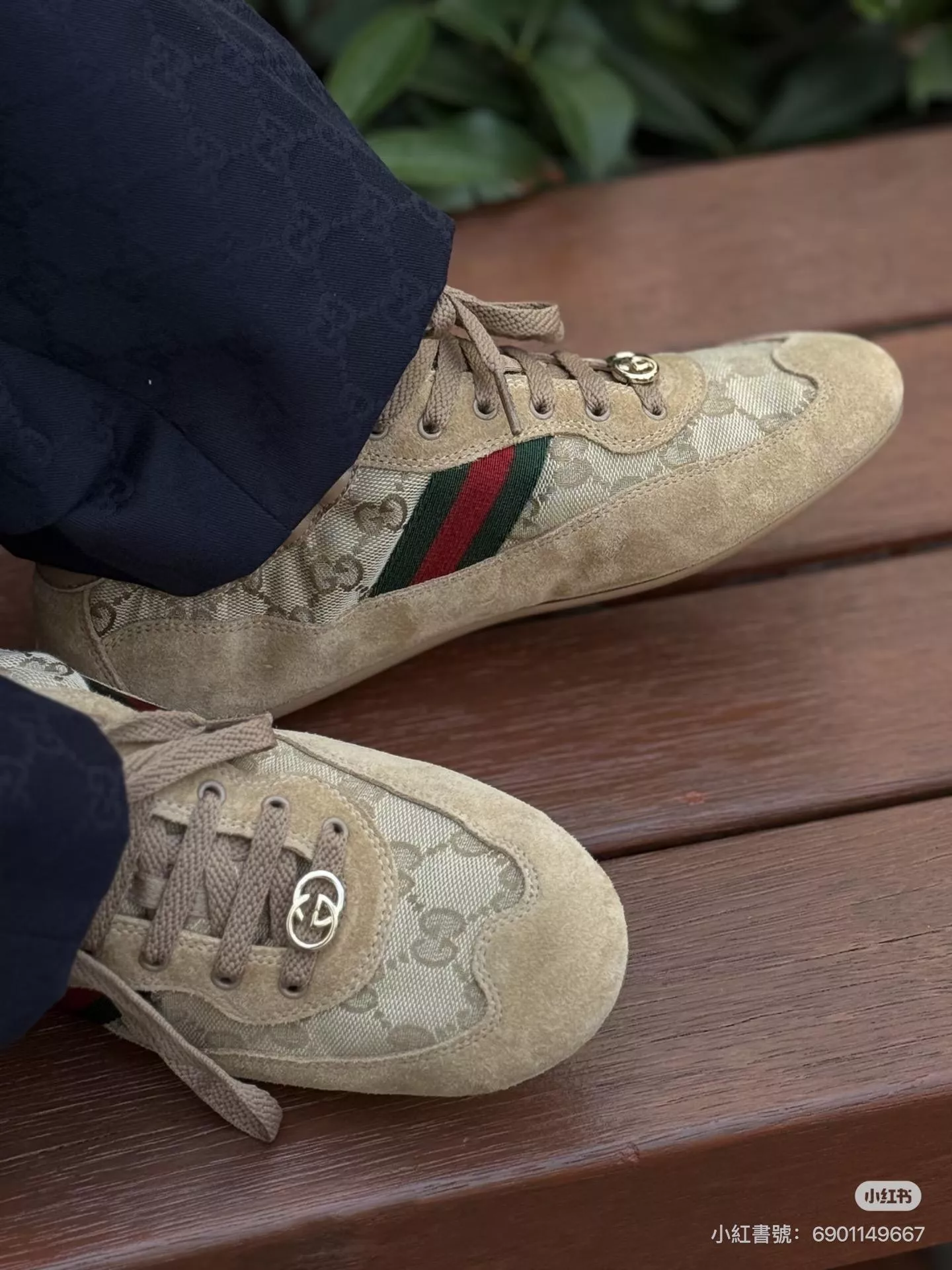 Shift系列 老花款淺棕色 超輕量休閒鞋 薄底鞋｜絨面羊皮 × 網布拼接