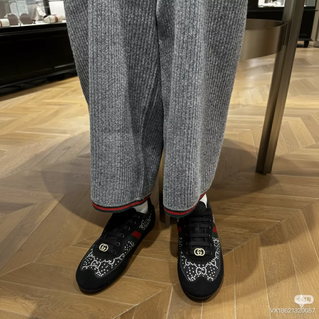 Shift系列 黑色水鑽款 超輕量休閒鞋 薄底鞋｜絨面羊皮 × 網布拼接