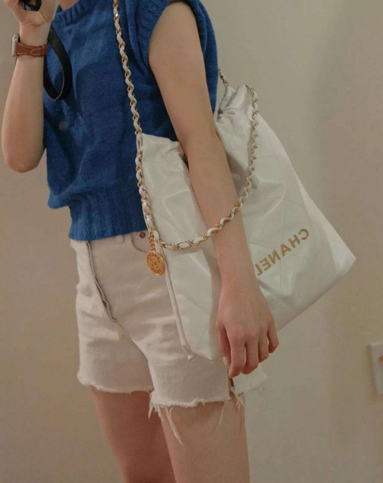 經典22Bag系列 中號包款｜義大利皮料・白底金字 經典購物包