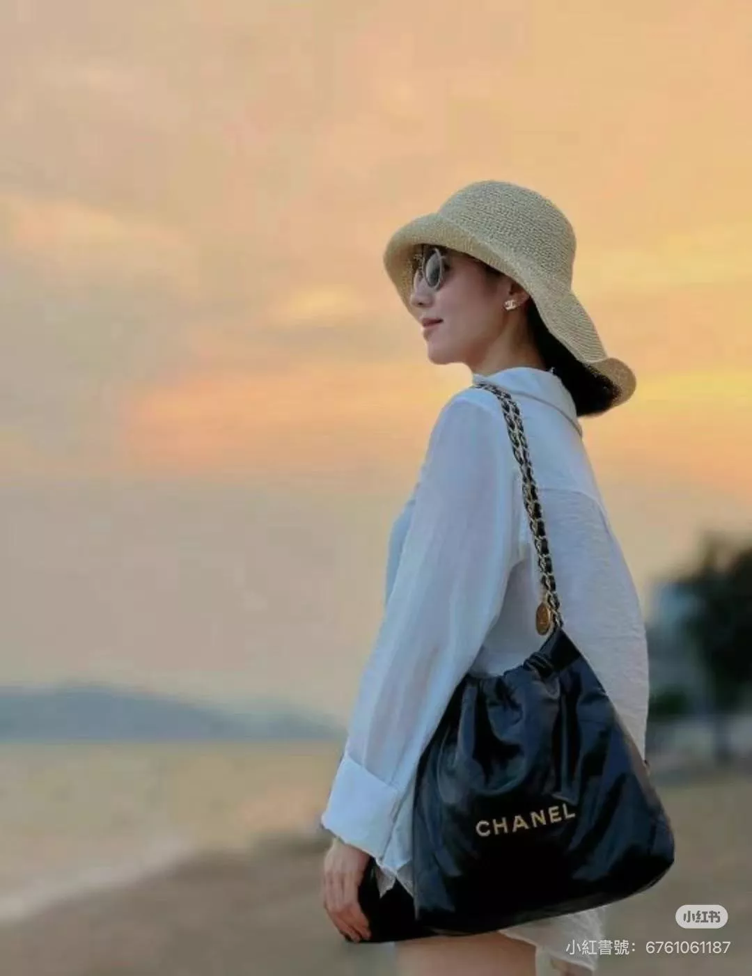 經典22Bag系列 小號包款｜義大利皮料・黑底金字 經典購物包