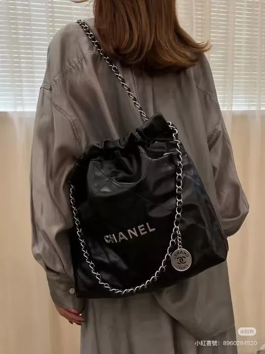 經典22Bag系列 小號包款｜義大利皮料・黑底銀字 經典購物包