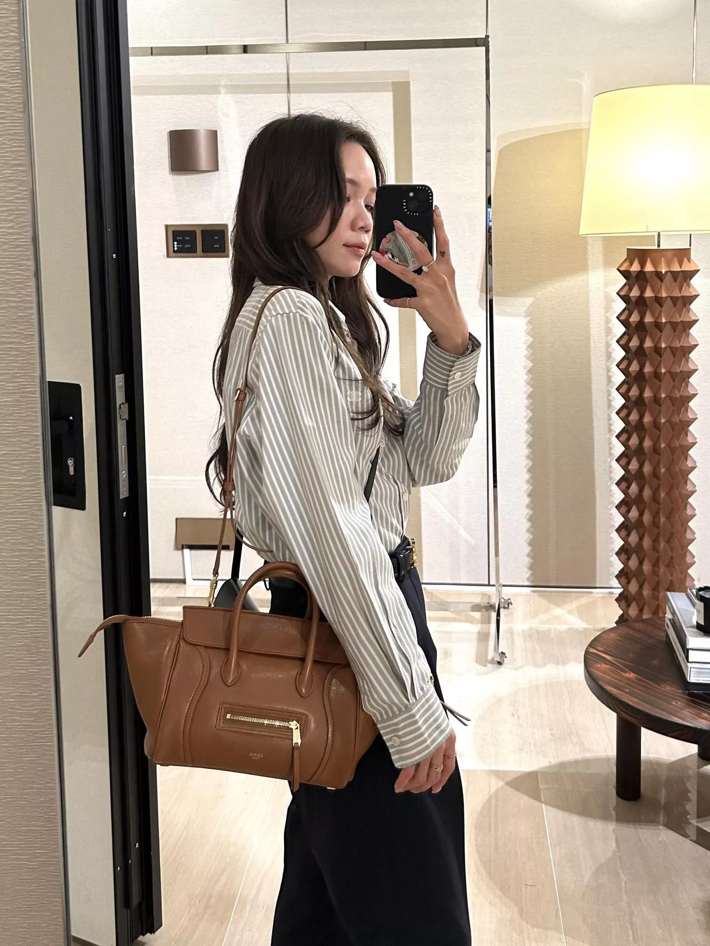 NEW LUGGAGE 小號手袋｜棕色羊皮・經典笑臉包