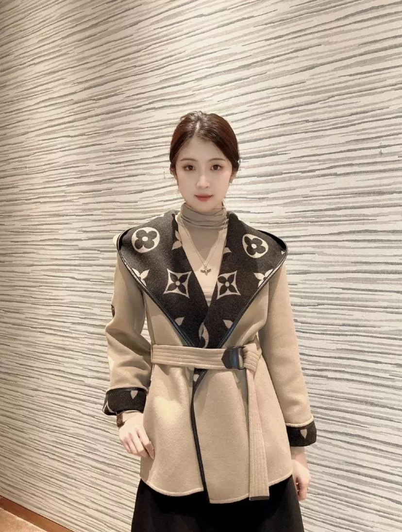 LV 短版 卡其x黑 Monogram 圍裹式大翻領羊毛大衣｜皮帶設計｜經典廓形外套 36–40