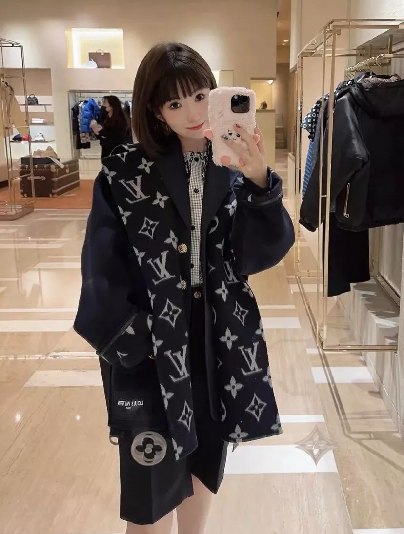 LV 短版 藏藍色 Monogram 圍裹式大翻領羊毛大衣｜皮帶設計｜經典廓形外套 36–40