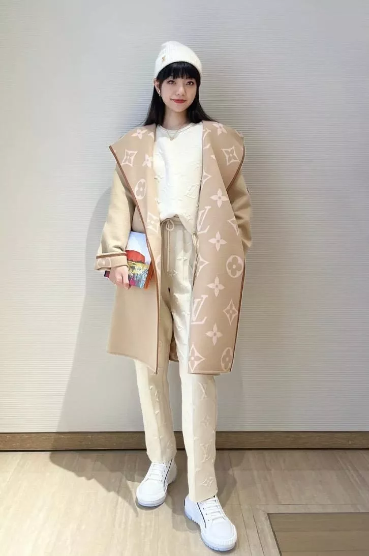 LV 經典大翻領圍裹式羊毛長版大衣｜奶茶色 腰帶設計（36／38／40）