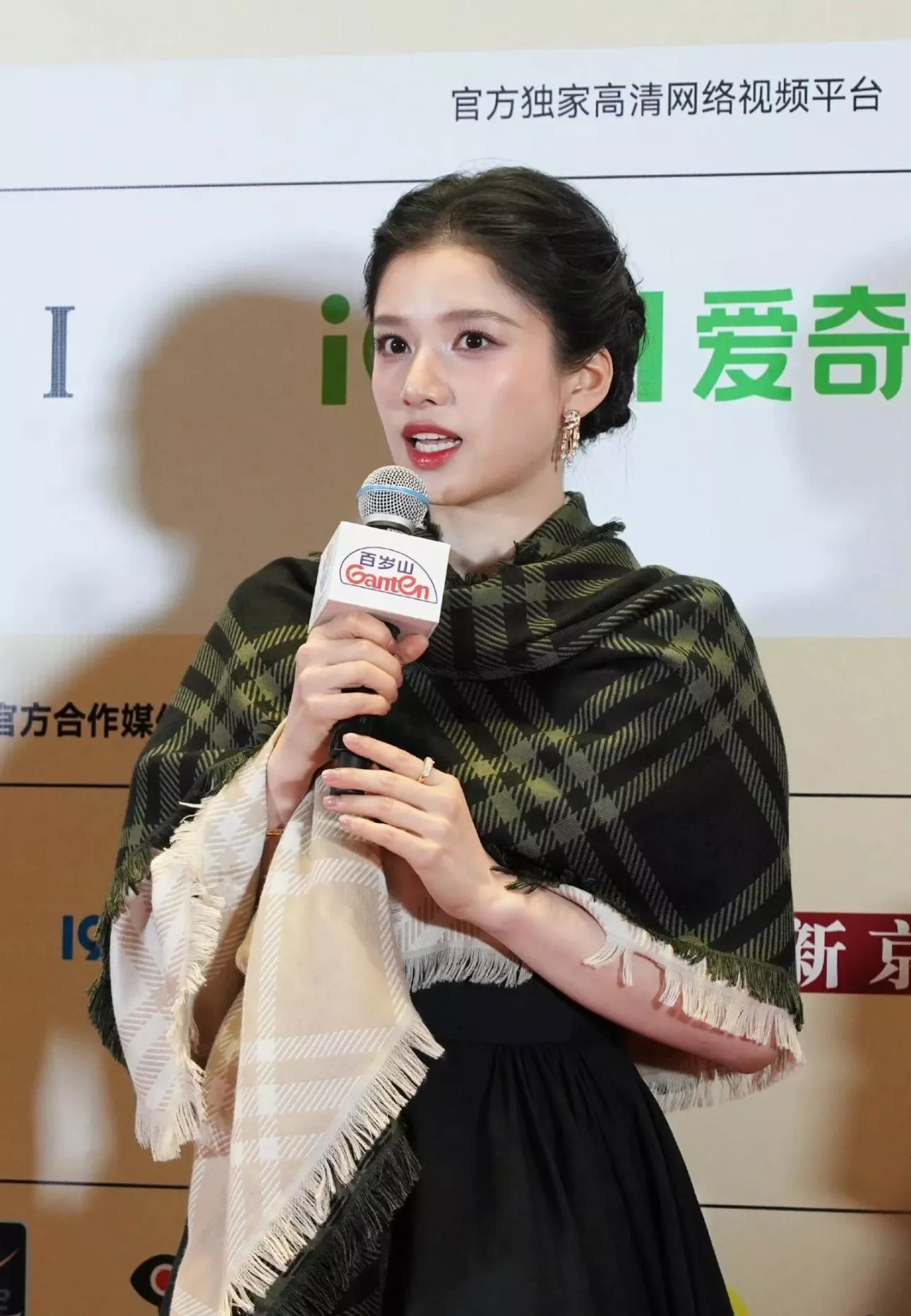 寬版格紋絲毛混紡圍巾｜墨綠色調・雙面設計