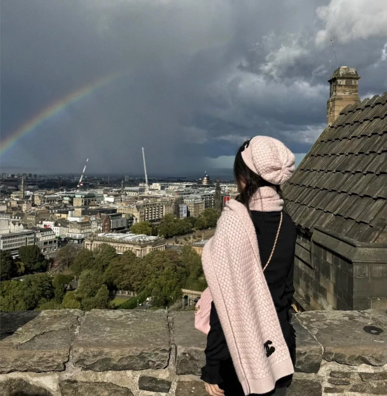 25/26A 手工坊系列｜雙 C 針織圍巾・毛帽組