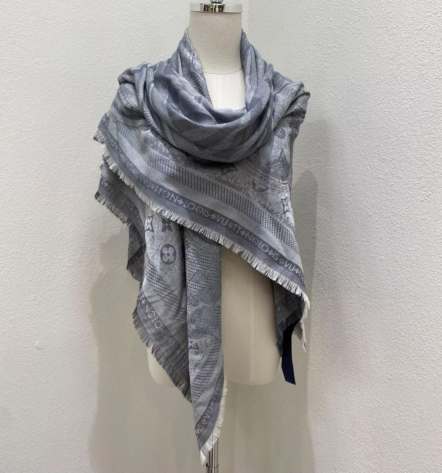 灰色 MALLES MERVEILLEUSES 復古提花羊毛披肩｜140×140cm